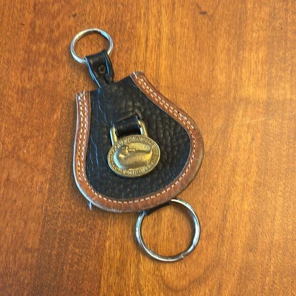 Vintage 80's DOONEY & BOURKE Black All Weather leather / Brass Logo key chain fo - Picture 2 of 7